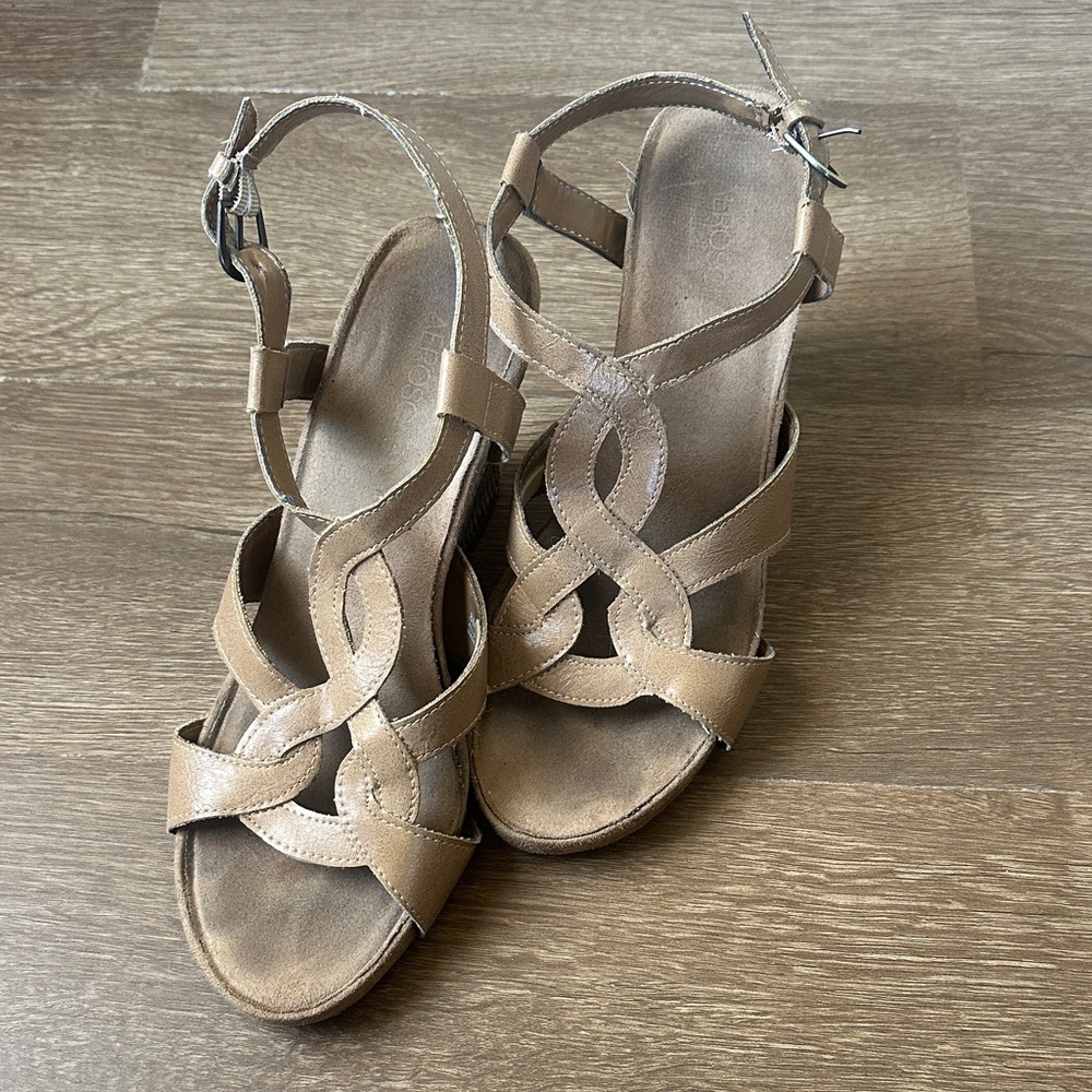 AEROSOLES Tan Strappy Wedge Sandals